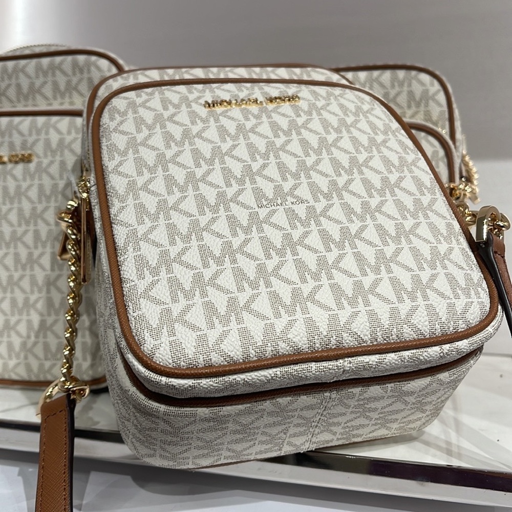 Michael Kors Women's Jet Set Travel Medium Logo Adult Crossbody Bag Vanilla - Picture 15 of 16